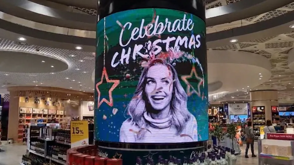 Flexible LED Screen in Shopping Mall