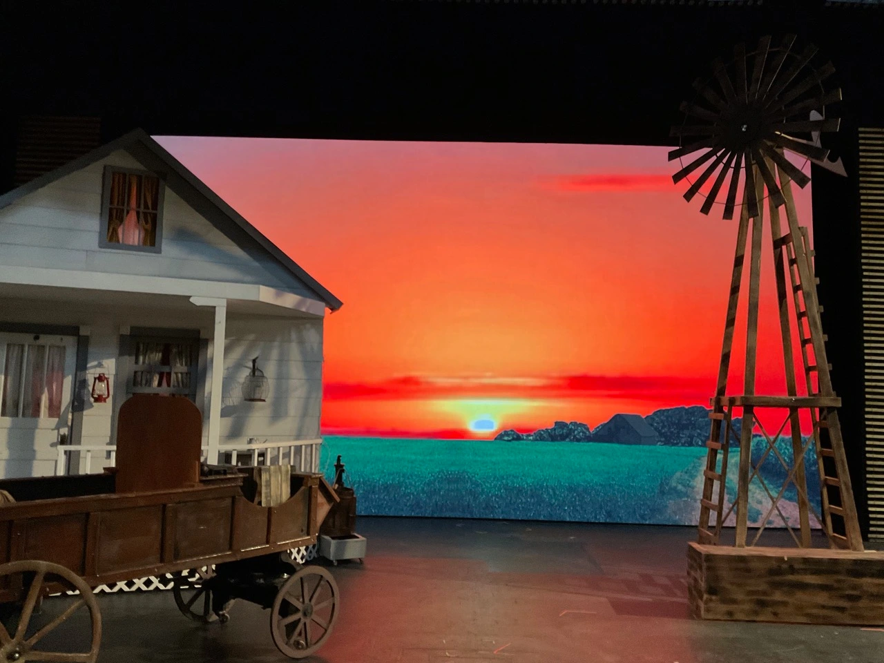 60㎡ P3.91 Indoor LED Stage Backdrop Screen at a Performing Arts Center in Florida, USA
