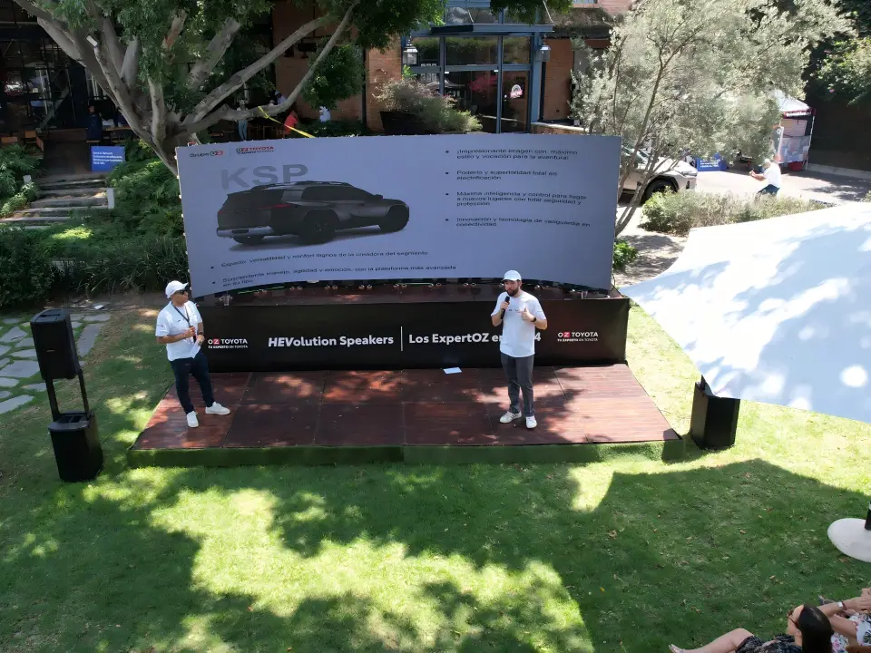 Evento al aire libre en México, pantalla LED curva flexible de 24 m²